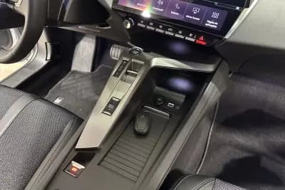 Vendo Peugeot 308 2023 - 19950 EUR, 38478 km - AUTO.MOTO.pt