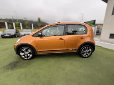 Vendo Volkswagen Cross Up! 2018 - 13990 EUR, 101322 km - AUTO.MOTO.pt