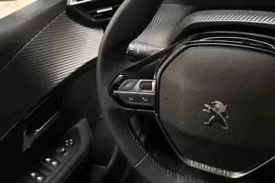 Vendo Peugeot 208 2022 - 14950 EUR, 40711 km - AUTO.MOTO.pt