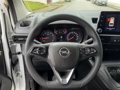 Vendo Opel Combo 2022 - 11990 EUR, 140600 km - AUTO.MOTO.pt