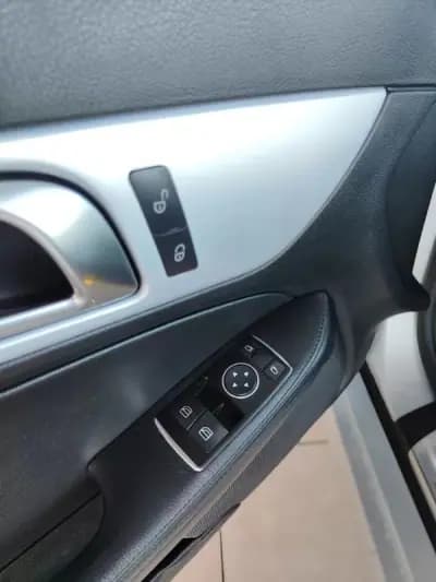 Vendo Mercedes-Benz SLK 250 2012 - 23500 EUR, 162600 km - AUTO.MOTO.pt