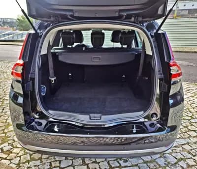 Vendo Renault Grand Scénic 2017 - 13990 EUR, 140000 km - AUTO.MOTO.pt