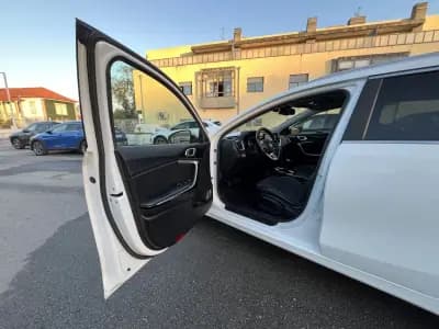 Vendo Kia Ceed SW 2020 - 18450 EUR, 180000 km - AUTO.MOTO.pt