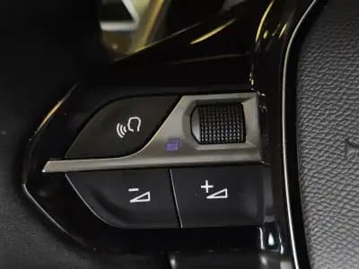 Vendo Peugeot 3008 2022 - 21990 EUR, 34669 km - AUTO.MOTO.pt