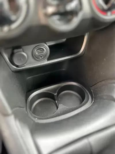 Vendo Peugeot 208 2017 - 9980 EUR, 129000 km - AUTO.MOTO.pt