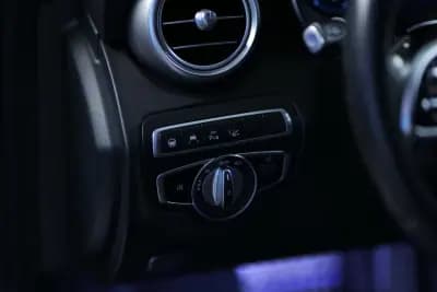 Vendo Mercedes-Benz C 300 2020 - 25500 EUR, 203000 km - AUTO.MOTO.pt