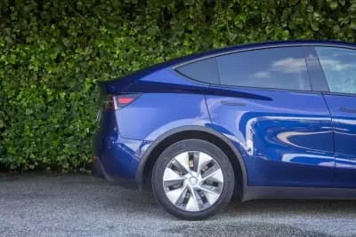 Sell Tesla Model Y 2024 - 39500 EUR, 22300 km - AUTO.MOTO.pt