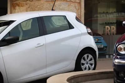 Vendo Renault Zoe 2020 - 14350 EUR, 62000 km - AUTO.MOTO.pt