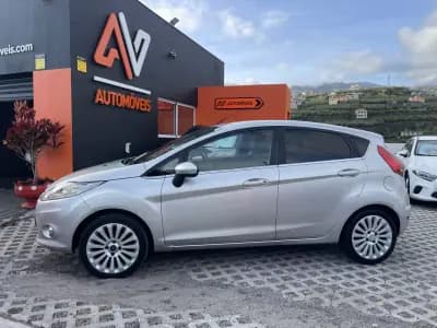Sell Ford Fiesta 2010 - 5950 EUR, 204561 km - AUTO.MOTO.pt