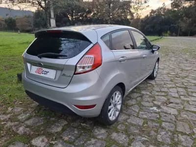 Sell Ford Fiesta 2016 - 9990 EUR, 87600 km - AUTO.MOTO.pt