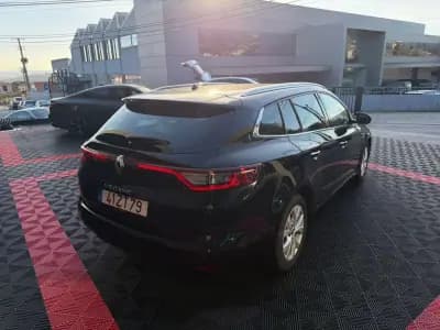 Vendo Renault Mégane Sport Tourer 2020 - 15900 EUR, 69000 km - AUTO.MOTO.pt