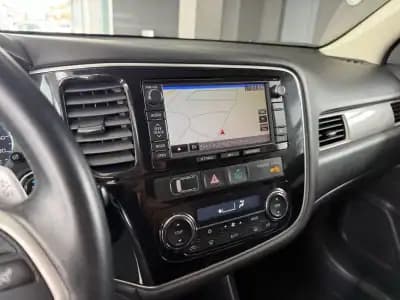 Vendo Mitsubishi Outlander 2015 - 15990 EUR, 157367 km - AUTO.MOTO.pt