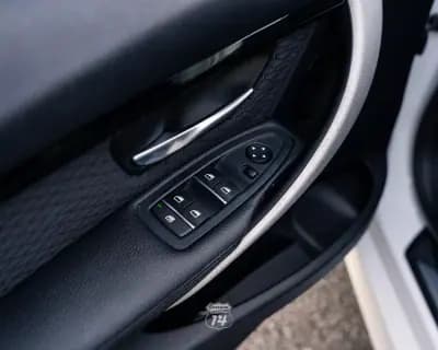 Vendo BMW 318 2016 - 23990 EUR, 113550 km - AUTO.MOTO.pt