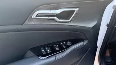 Vendo Kia Sportage 2024 - 34990 EUR, 5360 km - AUTO.MOTO.pt