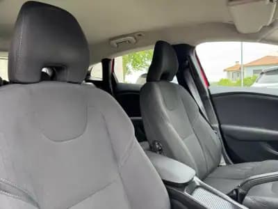 Sell Volvo V40 2017 - 14750 EUR, 138000 km - AUTO.MOTO.pt