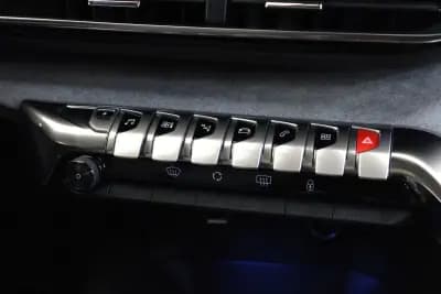 Vendo Peugeot 3008 2021 - 22990 EUR, 110993 km - AUTO.MOTO.pt