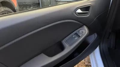 Vendo Renault Clio 2021 - 12600 EUR, 115121 km - AUTO.MOTO.pt