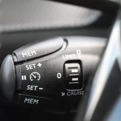 Vendo Peugeot 208 2022 - 16750 EUR, 121000 km - AUTO.MOTO.pt