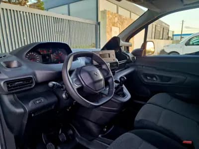 Vendo Peugeot Partner 2021 - 13990 EUR, 106734 km - AUTO.MOTO.pt
