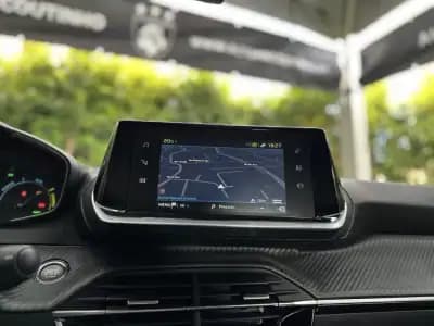 Vendo Peugeot e-2008 2023 - 22500 EUR, 46500 km - AUTO.MOTO.pt