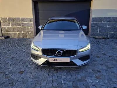 Sell Volvo V60 2018 - 23990 EUR, 117041 km - AUTO.MOTO.pt