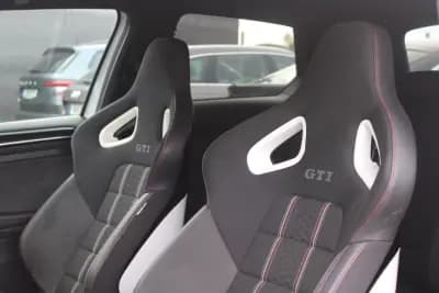 Vendo Volkswagen Golf 2017 - 33990 EUR, 55000 km - AUTO.MOTO.pt