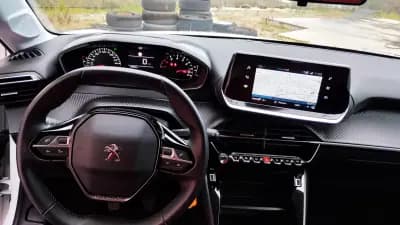 Sell Peugeot 208 2022 - 13999 EUR, 47000 km - AUTO.MOTO.pt