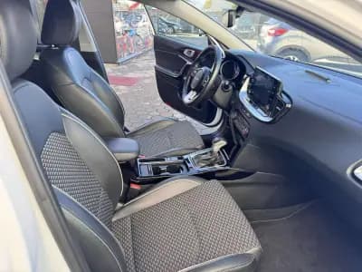 Vendo Kia Ceed SW 2023 - 22750 EUR, 83000 km - AUTO.MOTO.pt