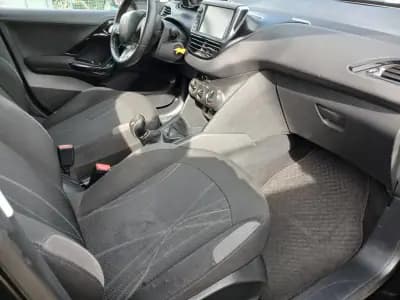 Sell Peugeot 208 2015 - 7450 EUR, 100037 km - AUTO.MOTO.pt