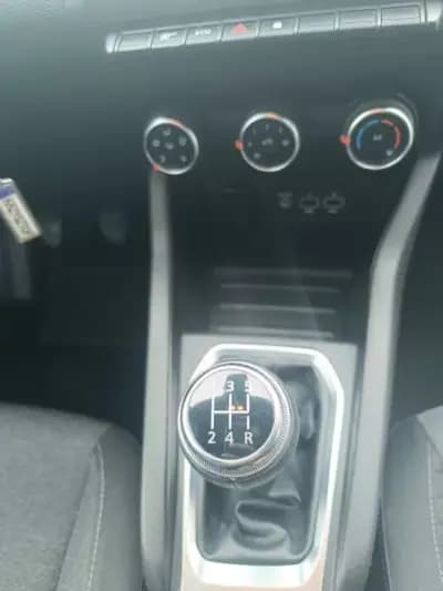 Vendo Renault Clio 2020 - 13990 EUR, 94621 km - AUTO.MOTO.pt