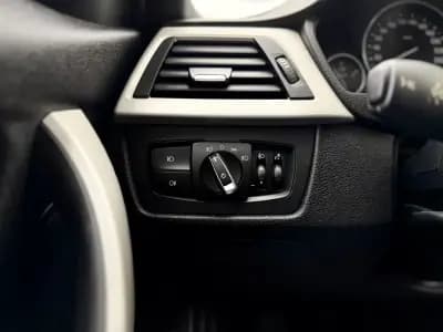 Vendo BMW 318 2016 - 17950 EUR, 172000 km - AUTO.MOTO.pt