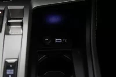 Vendo Peugeot 408 2024 - 34450 EUR, 33760 km - AUTO.MOTO.pt