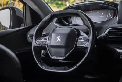 Vendo Peugeot 3008 2018 - 18490 EUR, 127901 km - AUTO.MOTO.pt