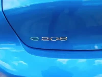 Sell Peugeot e-208 2021 - 18000 EUR, 85265 km - AUTO.MOTO.pt