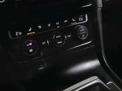 Vendo Volkswagen Golf 2015 - 22990 EUR, 173306 km - AUTO.MOTO.pt