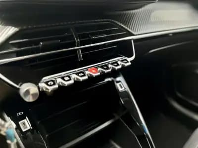 Vendo Peugeot 208 2022 - 15950 EUR, 71000 km - AUTO.MOTO.pt