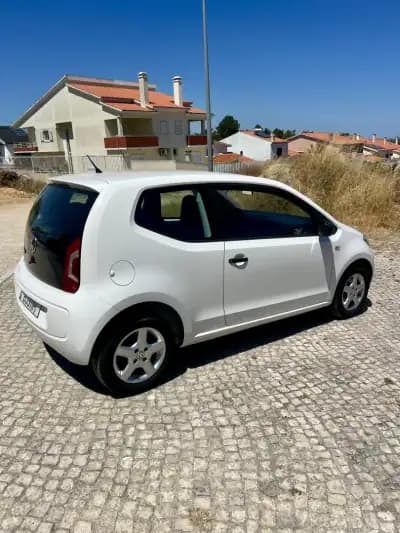 Vendo Volkswagen Up! 2013 - 5499 EUR, 144000 km - AUTO.MOTO.pt