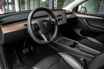 Sell Tesla Model Y 2023 - 37990 EUR, 39034 km - AUTO.MOTO.pt