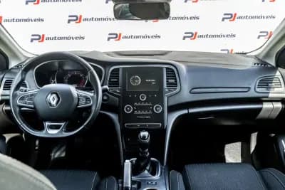 Vendo Renault Mégane 2019 - 14990 EUR, 124445 km - AUTO.MOTO.pt