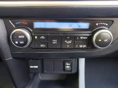 Vendo Toyota Auris Touring Sports 2015 - 12980 EUR, 229000 km - AUTO.MOTO.pt