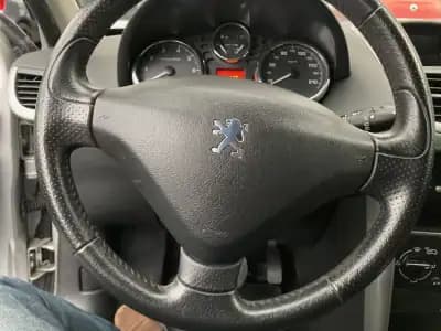 Sell Peugeot 207 2007 - 4990 EUR, 227955 km - AUTO.MOTO.pt