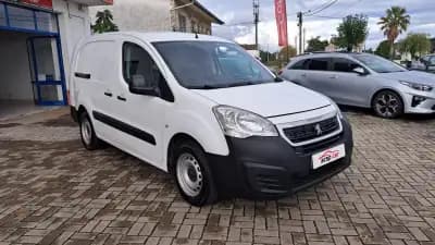 Vendo Peugeot Partner 2018 - 9900 EUR, 250472 km - AUTO.MOTO.pt