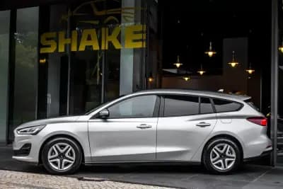 Vendo Ford Focus SW 2023 - 18990 EUR, 64785 km - AUTO.MOTO.pt