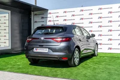 Vendo Renault Mégane 2019 - 14990 EUR, 124445 km - AUTO.MOTO.pt