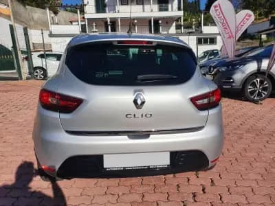 Vendo Renault Clio 2019 - 13250 EUR, 142000 km - AUTO.MOTO.pt