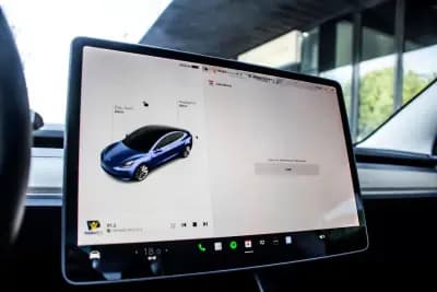 Vendo Tesla Model 3 2020 - 29750 EUR, 73831 km - AUTO.MOTO.pt