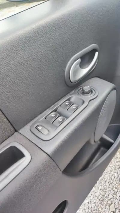 Sell Renault Grand Modus 2009 - 6589 EUR, 209758 km - AUTO.MOTO.pt