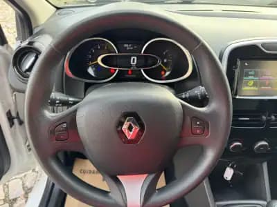 Sell Renault Clio Sport Tourer 2015 - 8750 EUR, 190000 km - AUTO.MOTO.pt
