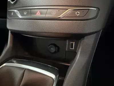 Sell Peugeot 308 2017 - 10990 EUR, 189000 km - AUTO.MOTO.pt