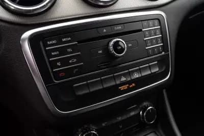 Vendo Mercedes-Benz CLA 180 2015 - 15900 EUR, 158000 km - AUTO.MOTO.pt